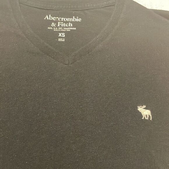 ABERCROMBIE & FITCH | v neck black tshirt tee shirt XS - Picture 3 of 4